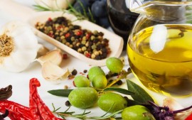 &Ouml;le, Bio-Gew&uuml;rze, Salz: Bio-Lein&ouml;l, Kurkuma, Schwarzk&uuml;mmel-&Ouml;l